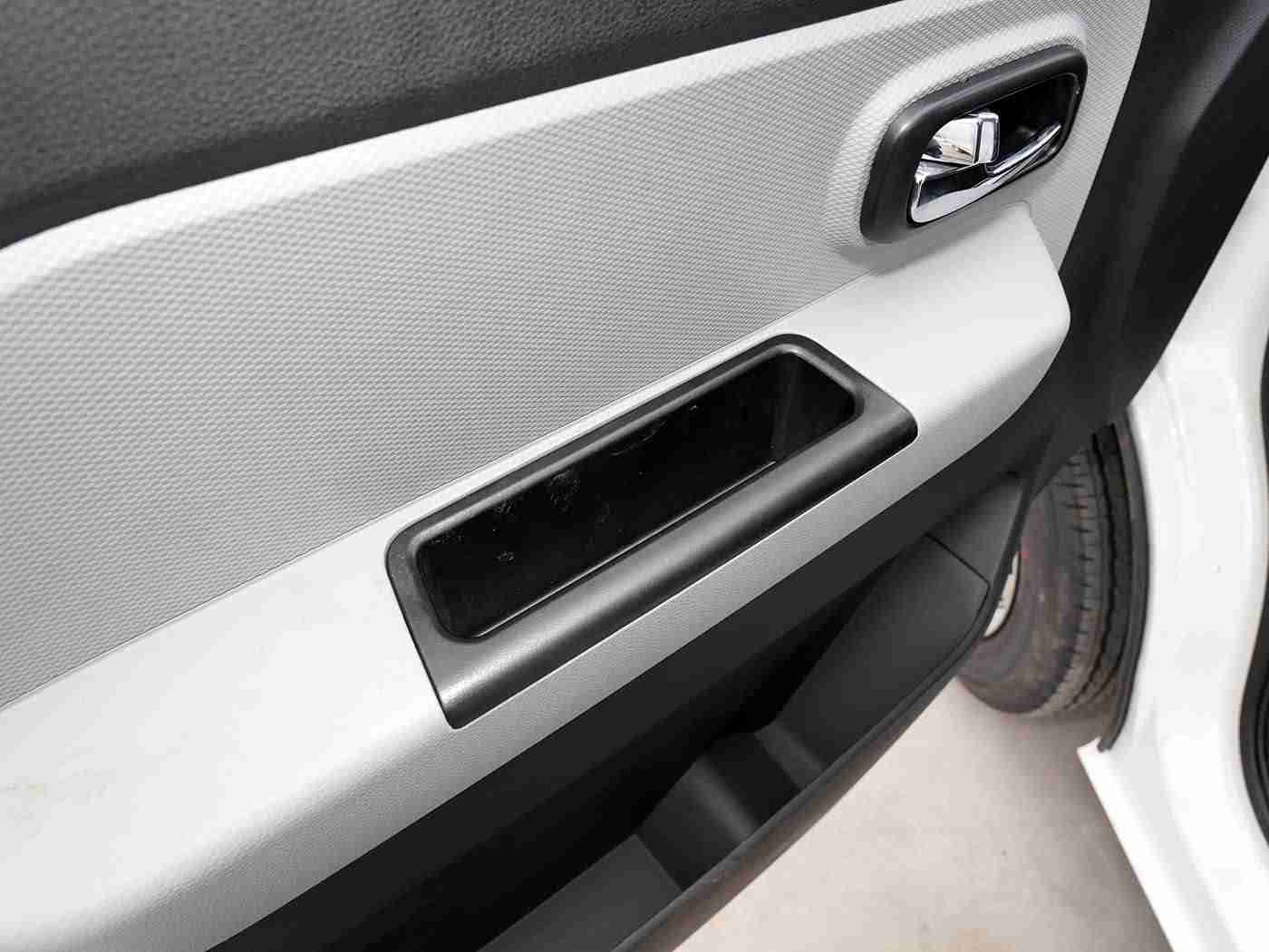 智能换脸赵丽颖惊艳片段,颠覆视觉体验，赵丽颖换脸汽车惊艳亮相，引领个性化驾驶新潮流-3