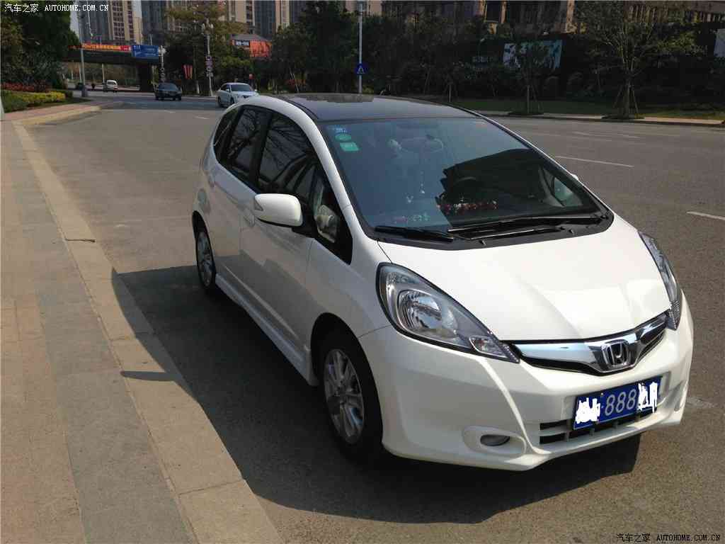 男生和女生靠逼软件,“逼软件”引领社交新潮流，汽车品牌借力创新营销新趋势-3