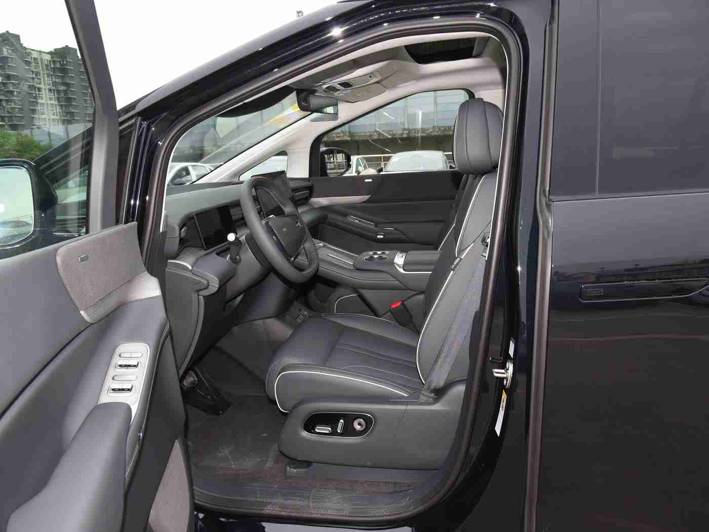 男生和女生搞鸡软件,社交软件赋能汽车营销：创新手段助力车企拓展年轻市场-1