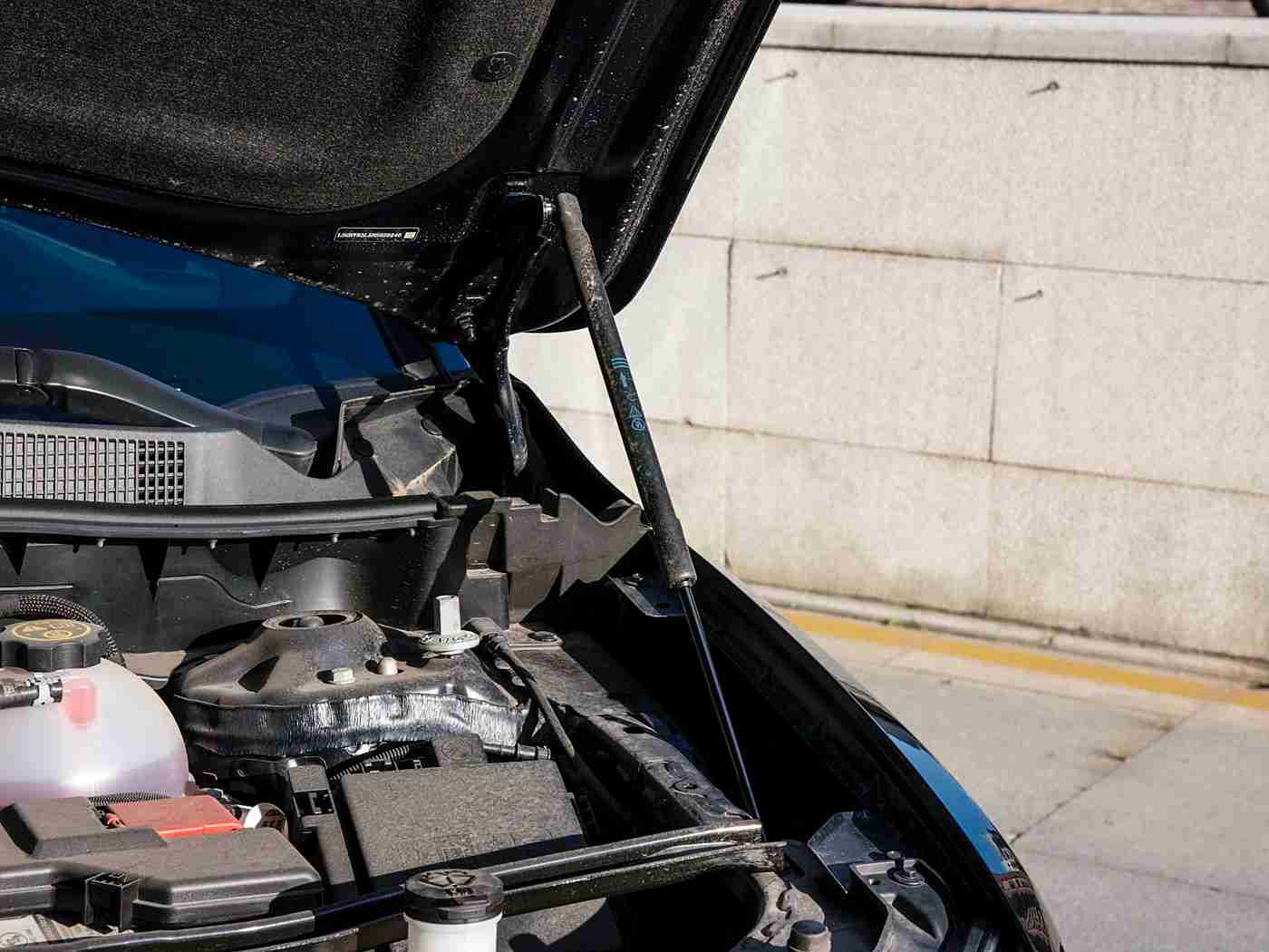 美女脱衣服APP,未来出行，智能触控，创新汽车领航新时代-3