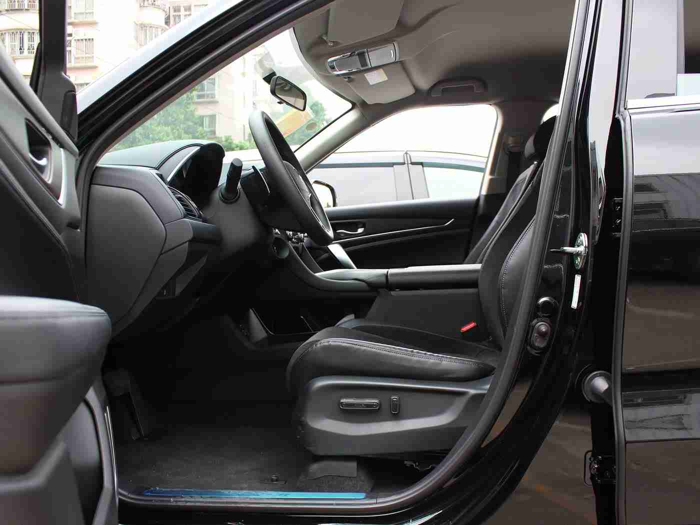 18岁禁看软件,智能驾驶新篇章：安全便捷，为年轻驾驶员保驾护航-4