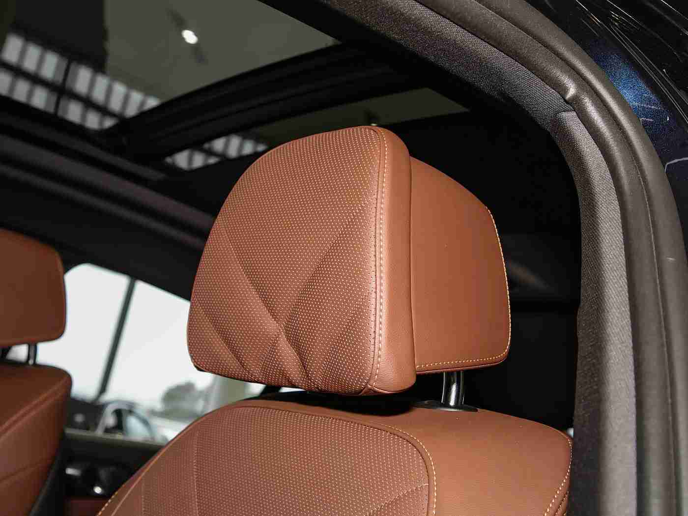 黄色3.03,科技驱动，环保新风尚——10万元内高性价比车型引发热议-1