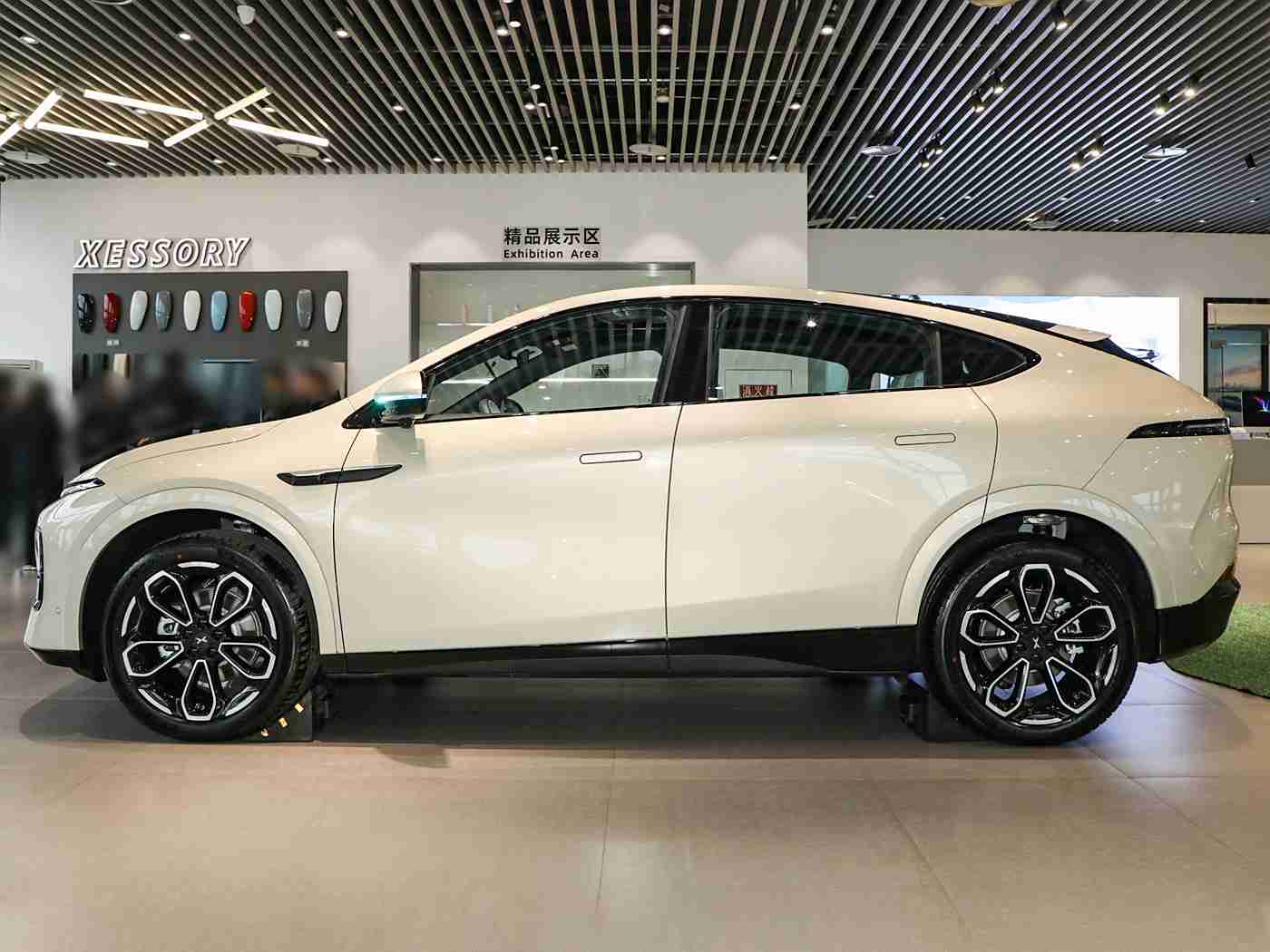 黄色破解版,色彩破界，个性启程——引领潮流的时尚座驾-1