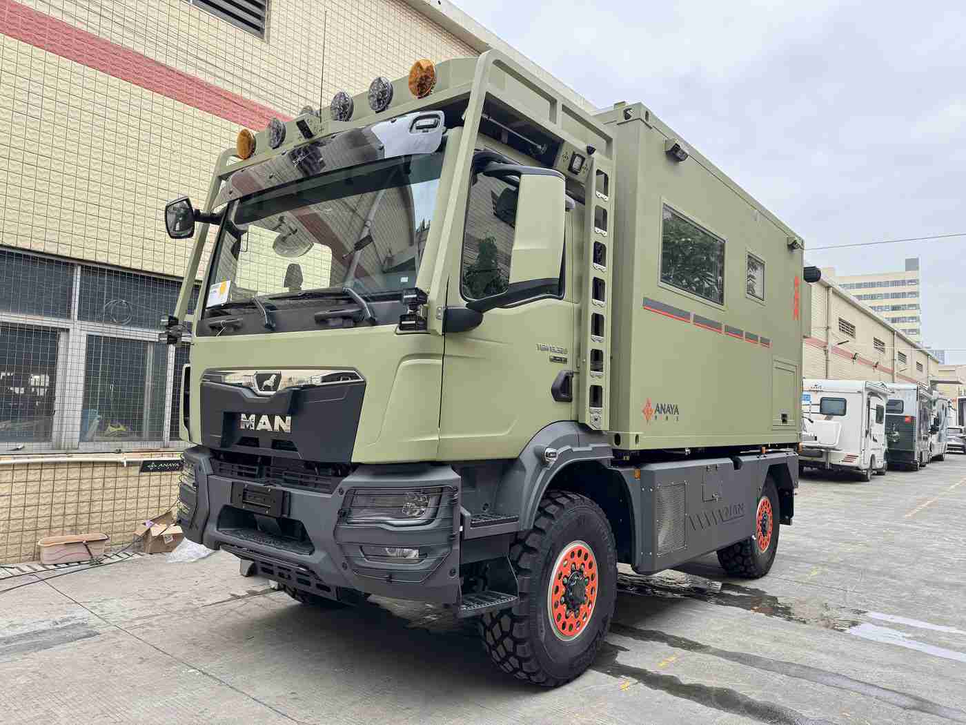 夫妻三人行老婆的心路历程,家庭幸福新选择：揭秘妻子选购汽车的心路历程与智慧-1