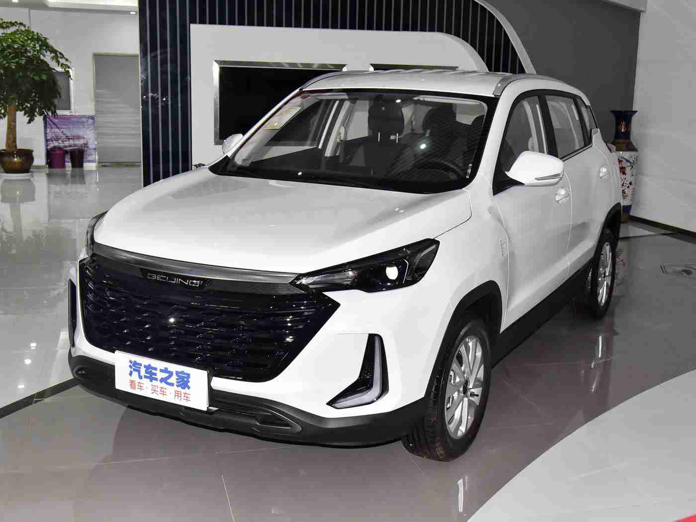 ,特斯拉Model Y续航610公里，智能驾驶领风骚，造型独特性价比高，新能源汽车市场新宠儿-1