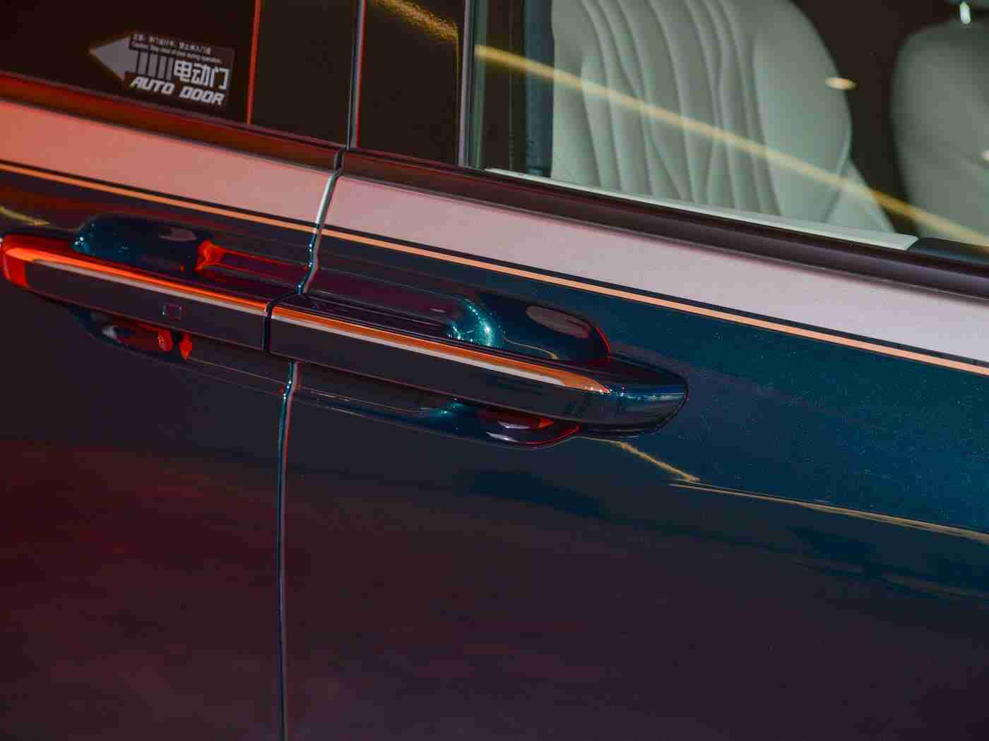 卡在洗衣机的女孩,都市驾驶警示：智能科技助力，细节决定行车安全-1