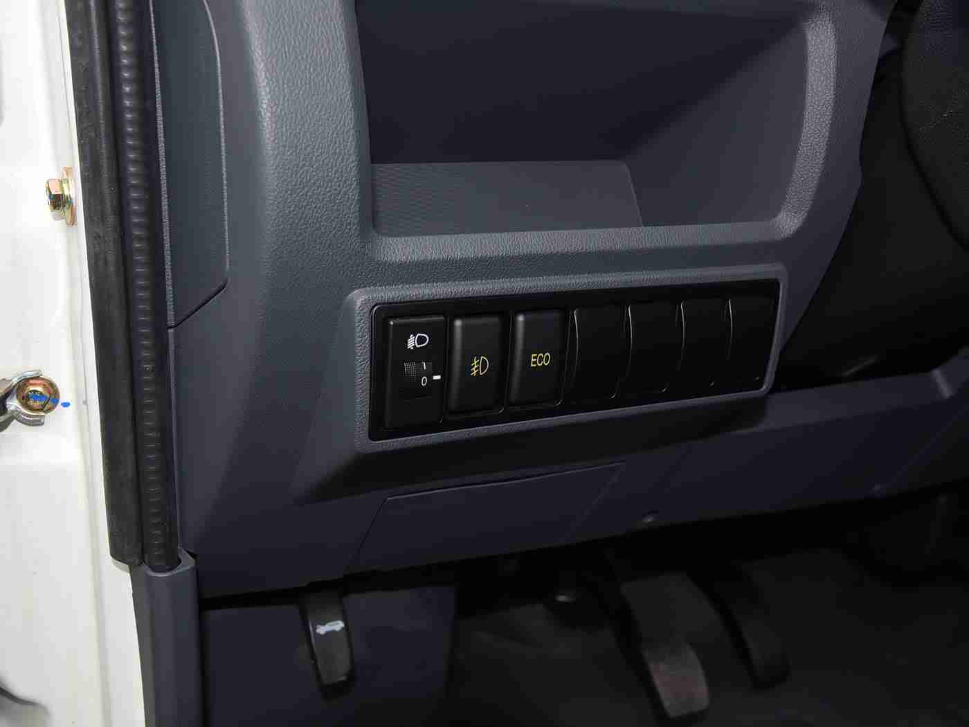 2024黄色软件,智能驾驶新纪元，2024年汽车行业变革先锋助力绿色出行-5