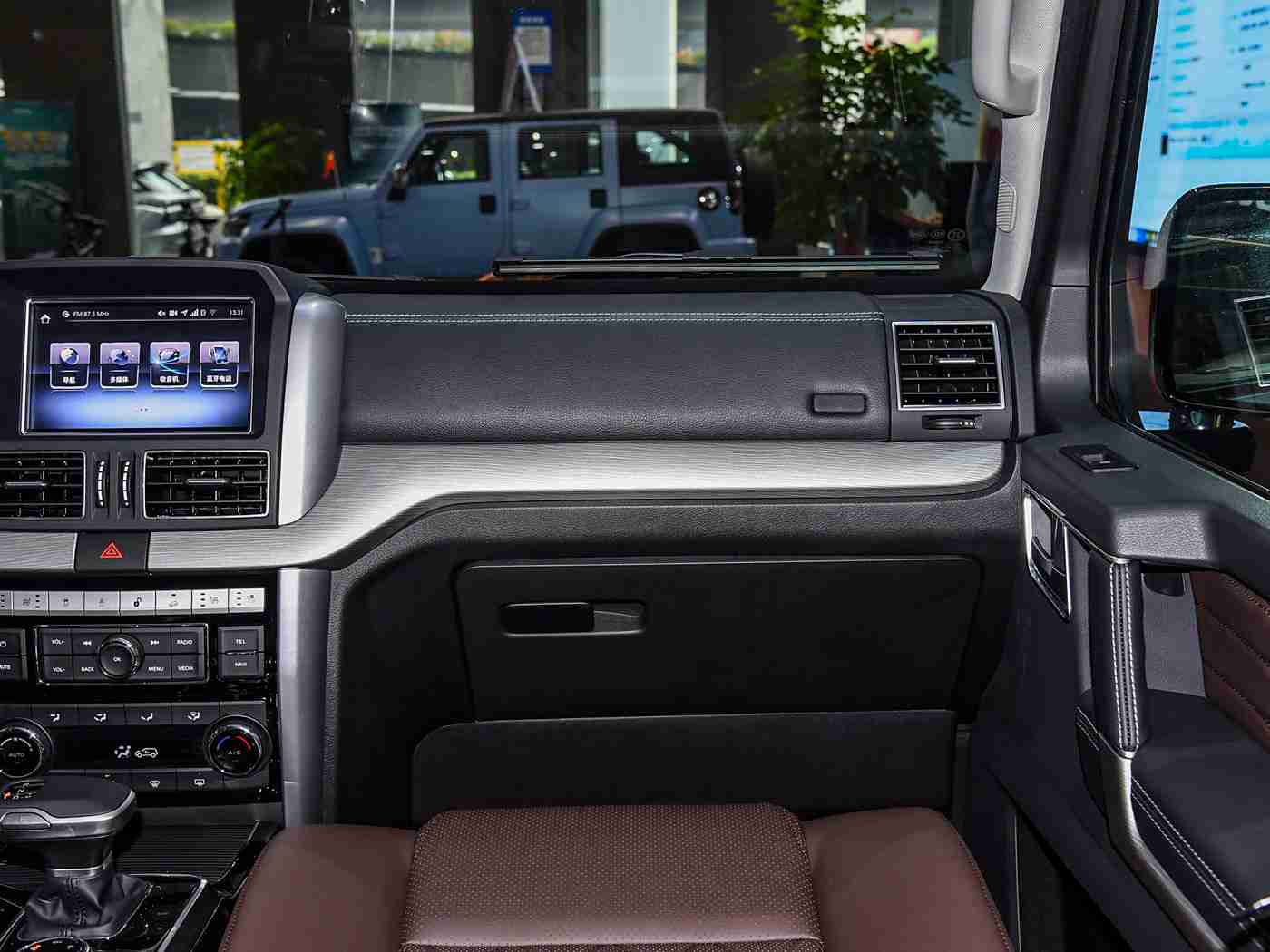 男生和女生一起拆拆拆,“激情拆车大赛：男女嘉宾共赏汽车制造奥秘，共话行业未来”-2