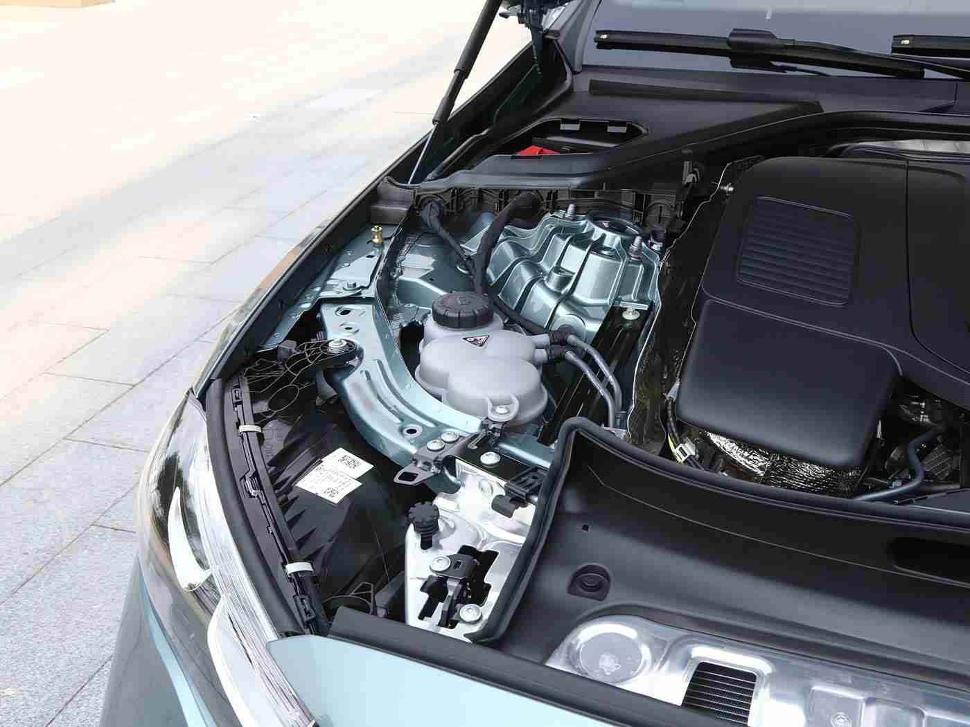 ,引领潮流,性能卓越:全新智能汽车吸睛无数,成为年轻人驾驶新宠-2