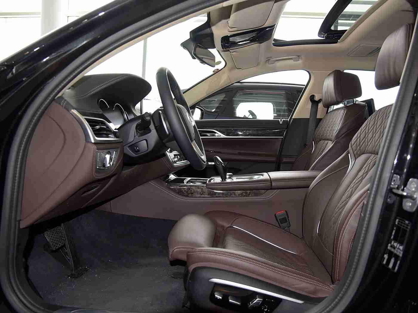 打扑壳不盖被子,汽车安全至上：新能源汽车崛起，安全配置与环保性能并重-3