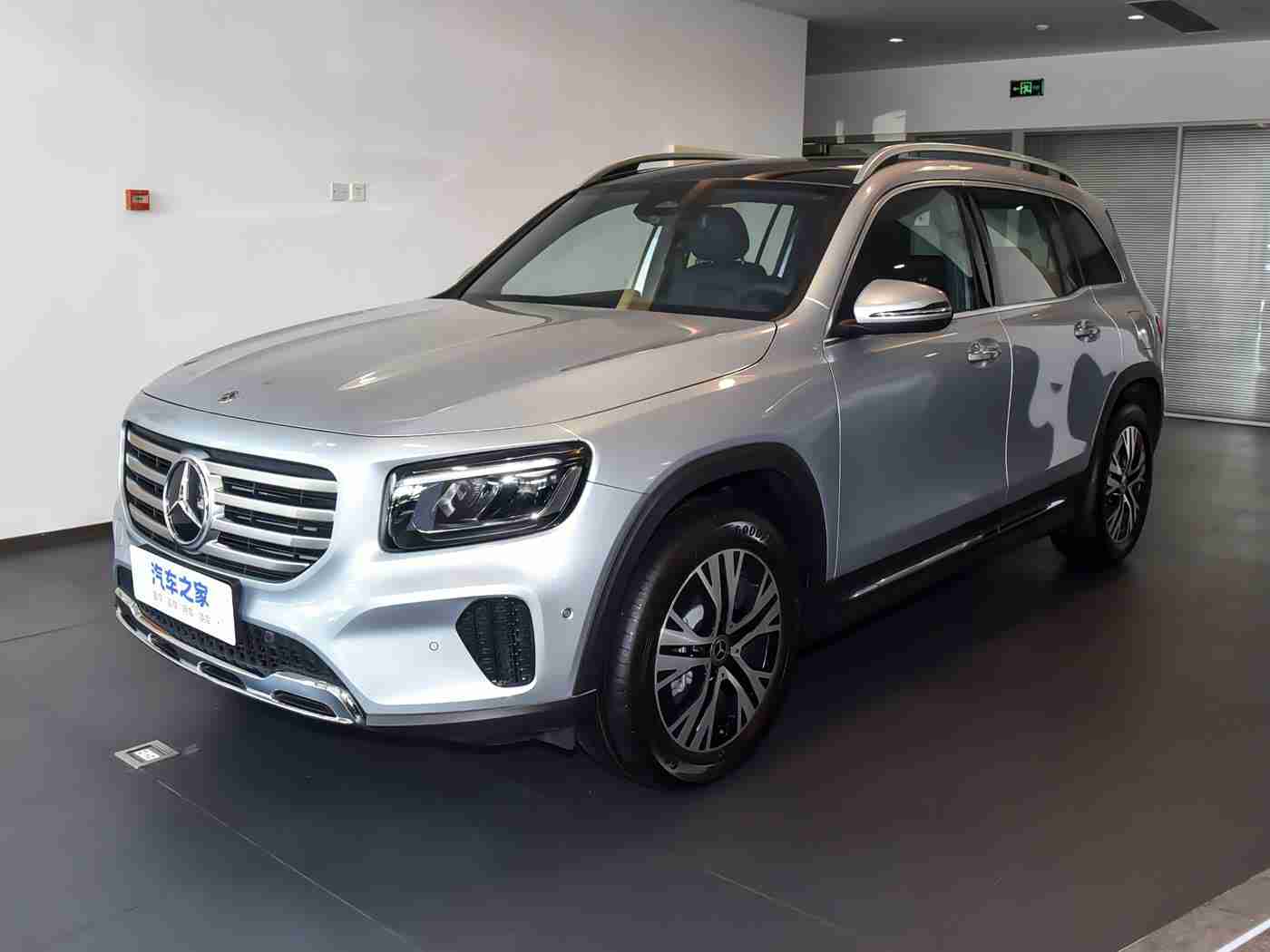 美女搞基软件,科技赋能驾驶新体验，智能导航娱乐社交一体的汽车应用引领潮流-1