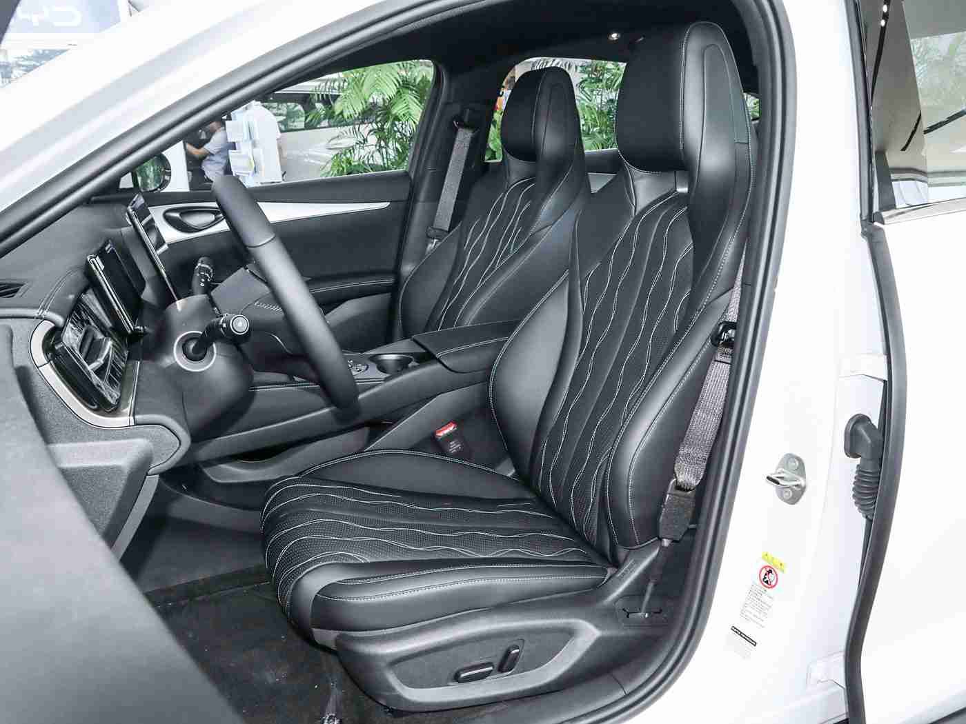 国产成人免费AV,科技赋能，智享未来：国产汽车引领增值服务新风尚-2