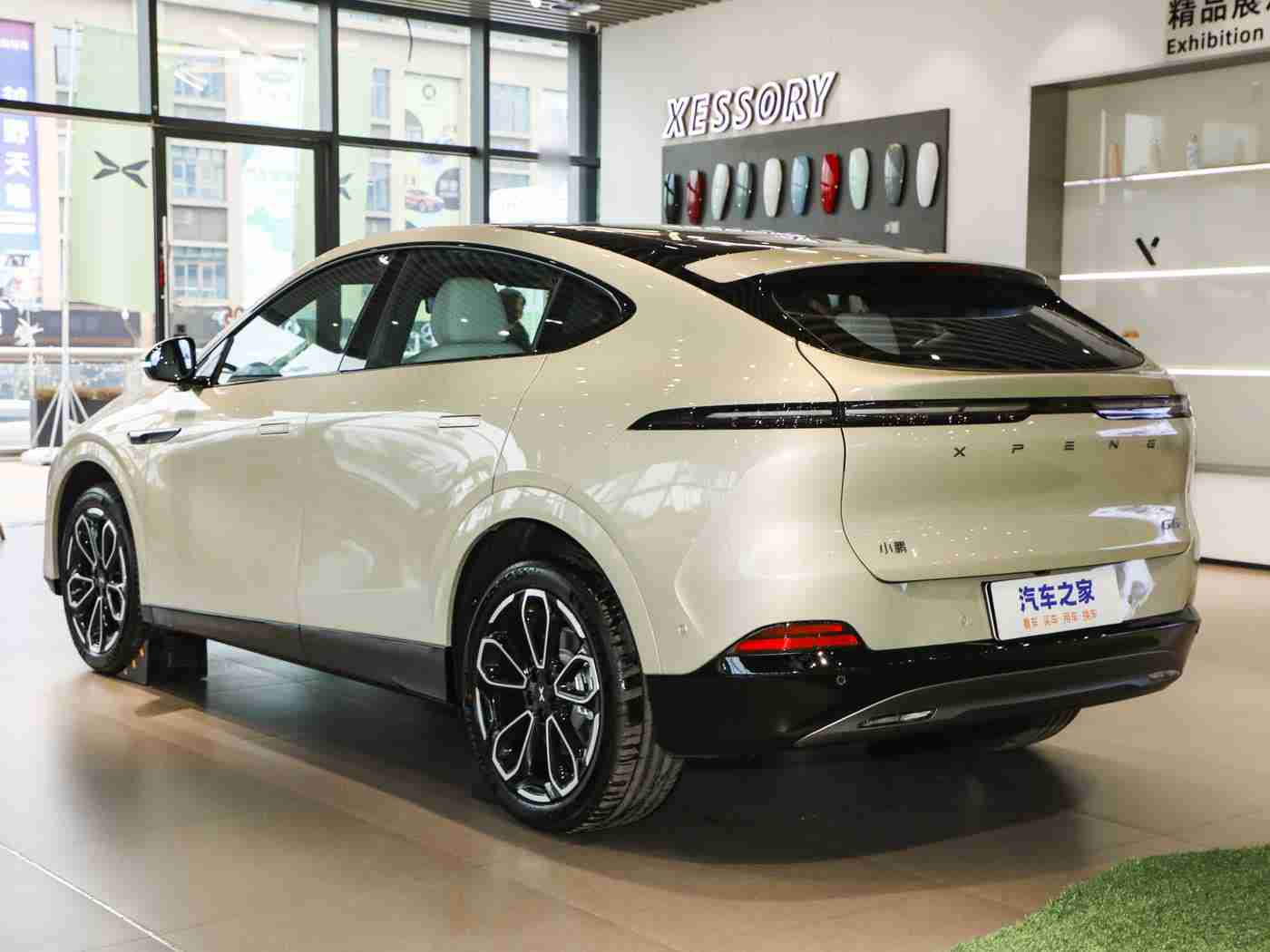 按摩师扯掉奶罩揉吮奶头,车展按摩师不雅事件冲击新车发布，品牌承诺加强管理保障观众安全-3