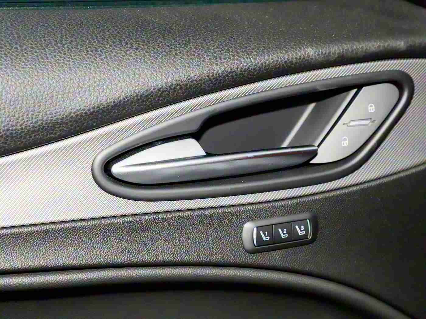 2023年黄色软件,智能驾驶新篇章,精准护航未来出行,引领汽车行业新变革-3