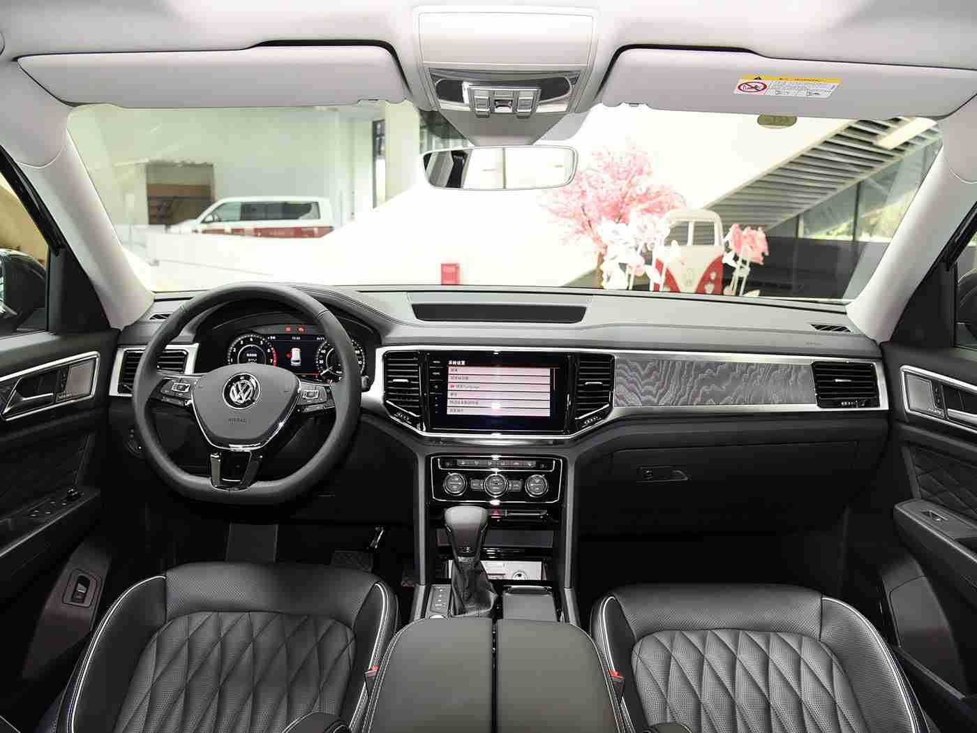 男人捅女人鸡鸡,“传承国风，引领潮流：独特设计‘捅鸡鸡’汽车即将上市，15-20万惊喜价来袭！”-1