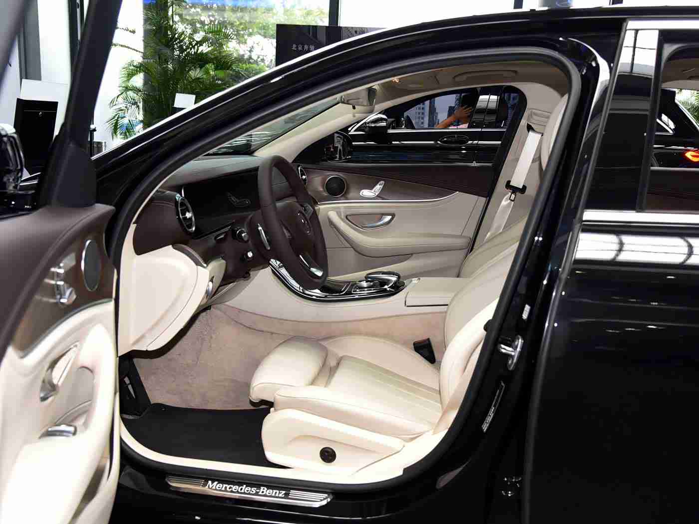 罚坐三角架尖尖可以坐一晚上吗,高强度车身+全方位安全配置,罚坐三角架新车型引关注:家庭出行首选安全之选-1