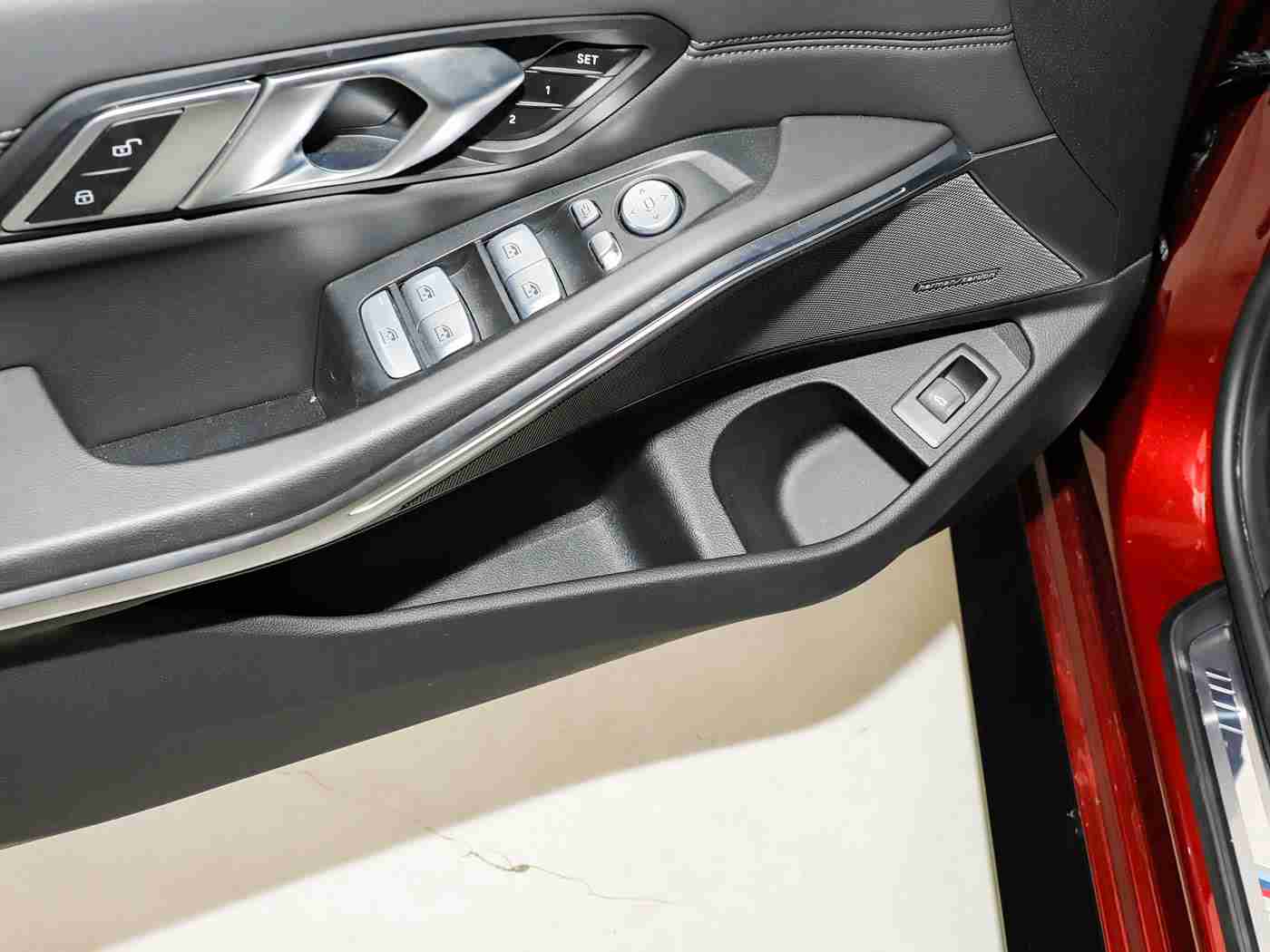 成人tv,智能领航，豪华新境，续航无忧，互联未来-1