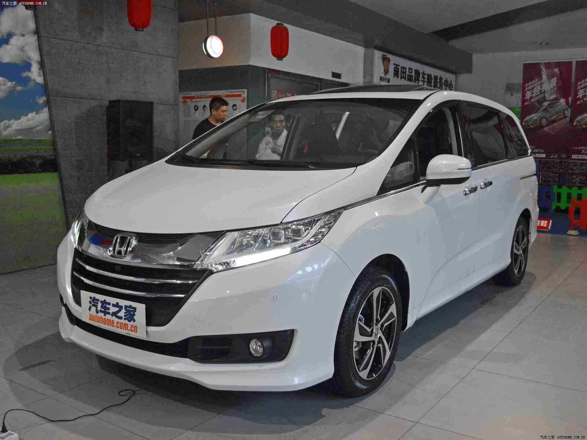 51国精产品秘 一区二区三区,,,,全球51国汽车盛宴：创新科技引领未来，豪华与智能碰撞呈现-1