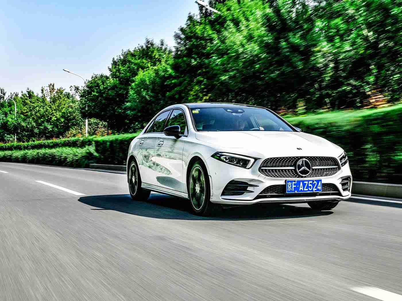 黄色软件下载,汽车软件新突破,创新科技引领智能驾驶体验-1