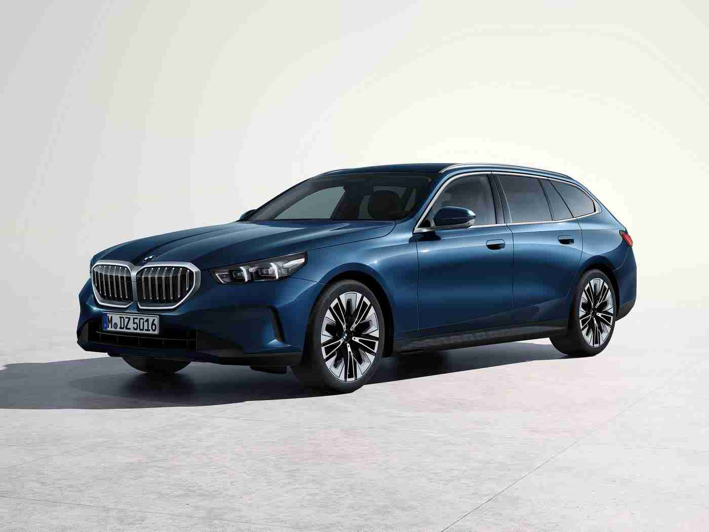 欧美屁屁,时尚动力新宠，欧美品牌汽车“欧美屁屁”引领市场潮流，细节解析揭秘独特魅力！-1