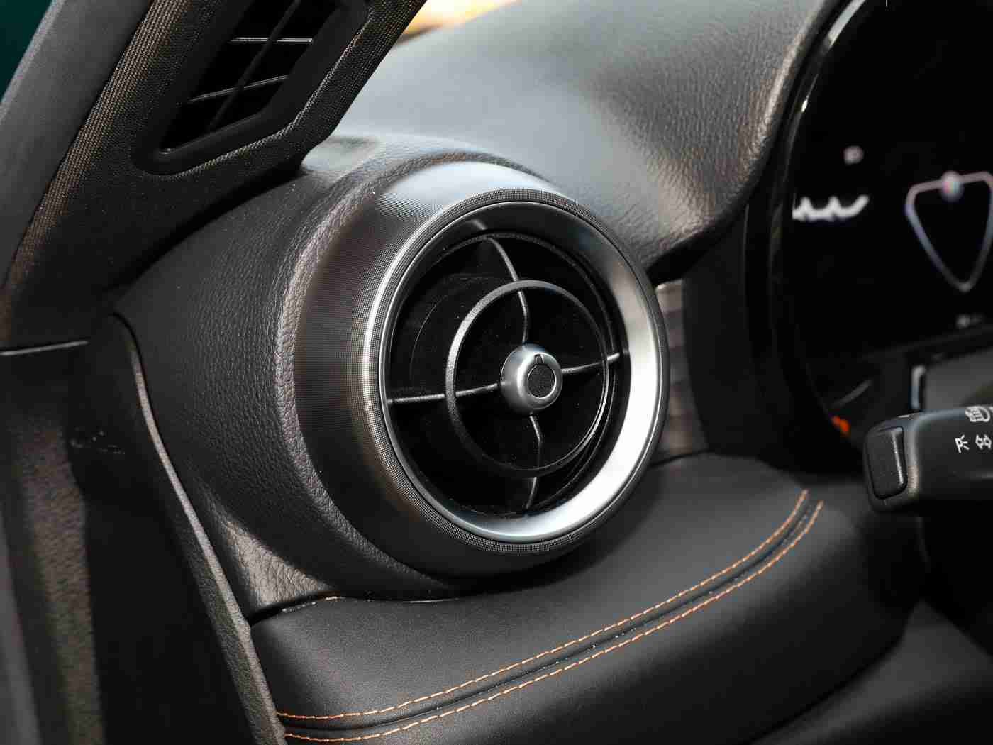 oppo黄色软件大全,科技赋能驾驶新体验，OPPO跨界合作引领汽车行业智能化浪潮-2