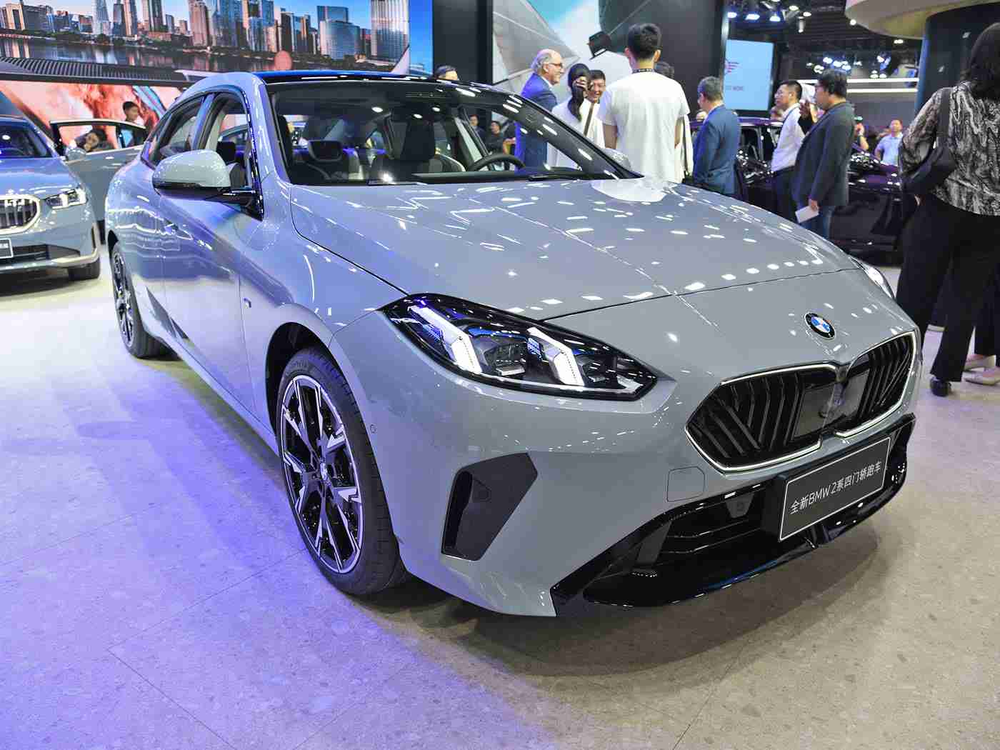 AV成人影视,独特设计引关注，AV灵感汽车亮相：未来出行新潮流，环保智能两不误，市场前景备受期待！-3