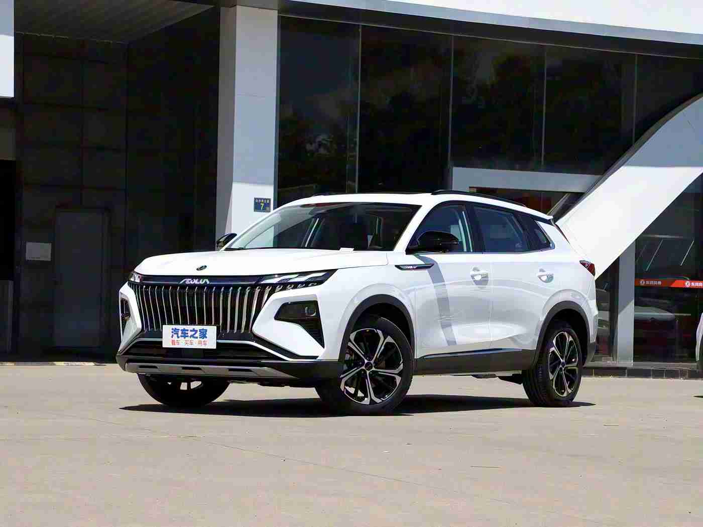 欧美大白屁股XXXOOO,欧美新宠“XXXOOO”：大白屁股设计，动力操控双绝，引领潮流驾享新境界-5