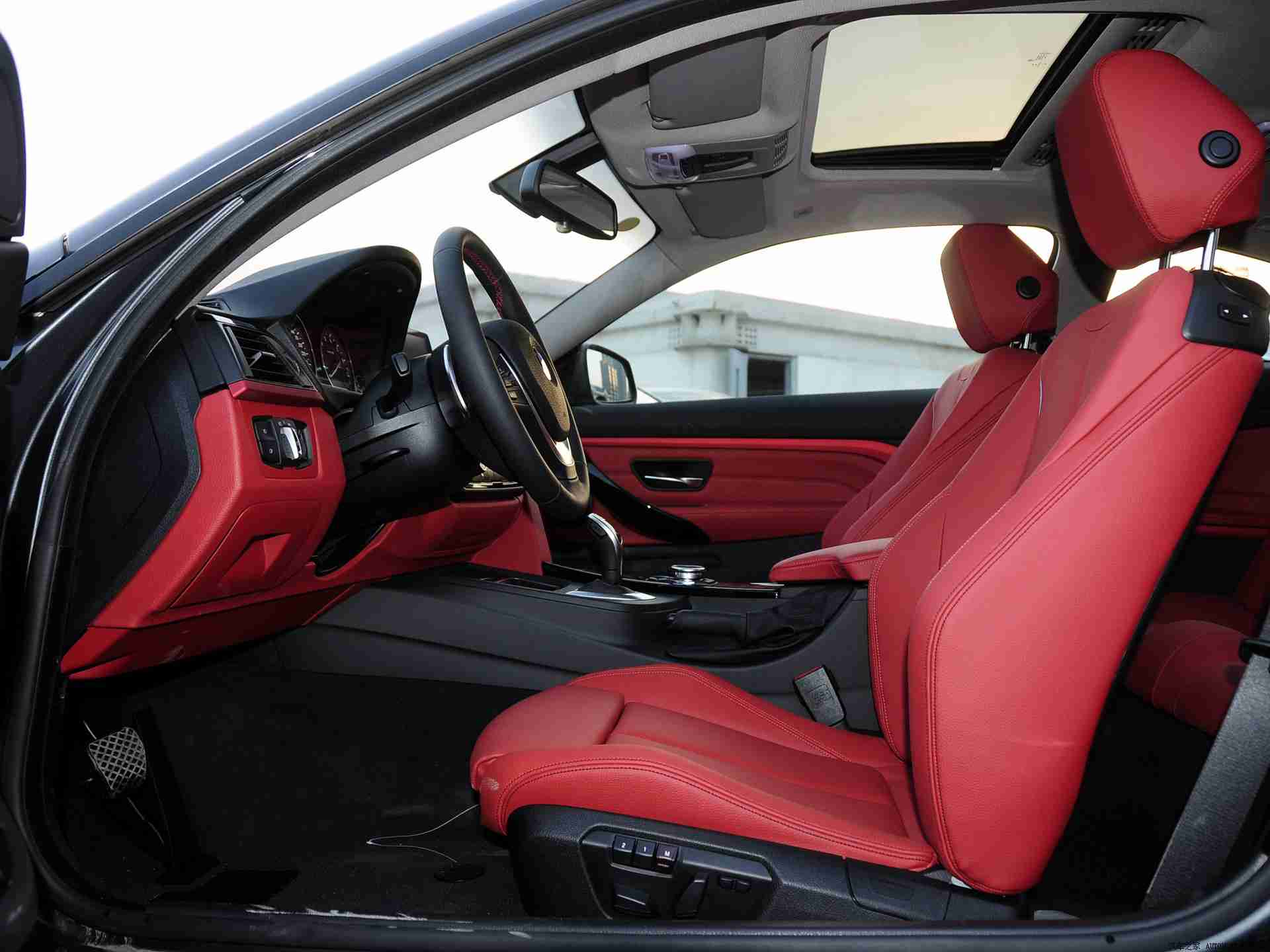 国产色情,国产汽车崛起：创新设计引领潮流，时尚科技魅力绽放-4