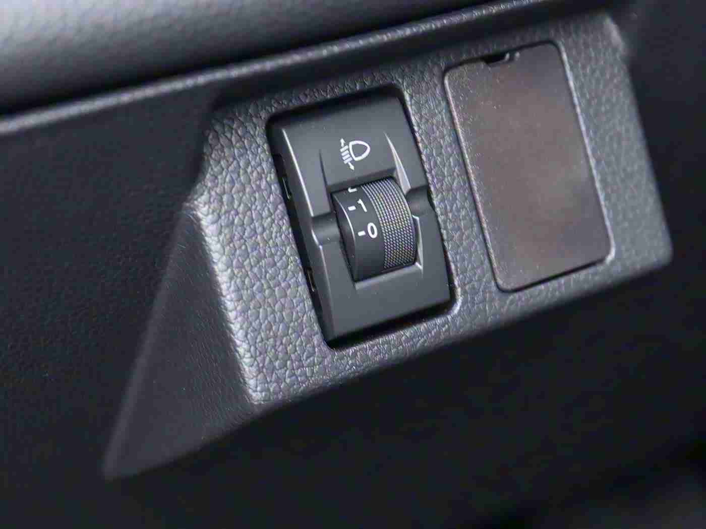 黄色软件app下载3.0.3免费装妆2025,“智能驾驭新纪元,个性化定制2025,未来驾驶新体验”-2