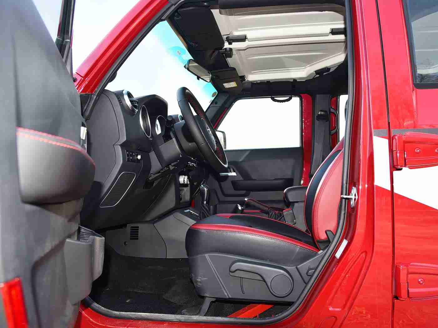 一捏胸一边亲一边摸下面,大自然灵感，科技美学盛宴，颠覆视觉新SUV-4