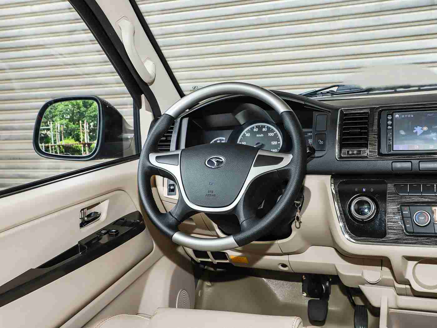 丹麦农场的女儿,“环保节能新篇章，时尚智能新能源汽车引领未来出行潮流”-1