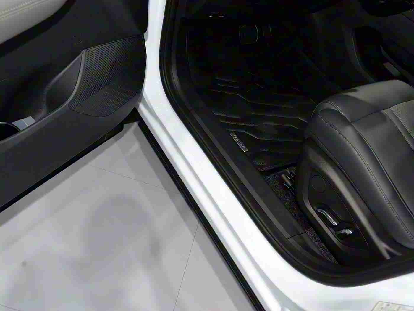 国产亚洲成人AV,东方美学驾驭科技,品质魅力领跑全球汽车潮流-2