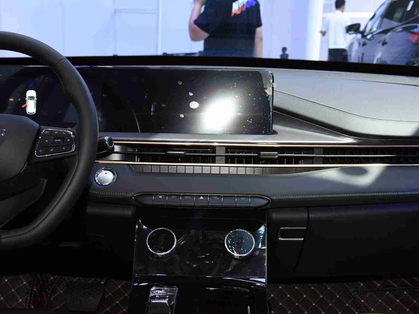 男生女生差差差,揭秘驾驶差异:男女车主驾控风格与安全意识大对比-1