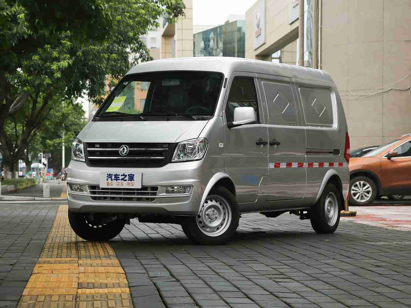 黄网入口,全新智能驾控，节能环保，豪华体验——某知名品牌全新车型引领市场潮流-3