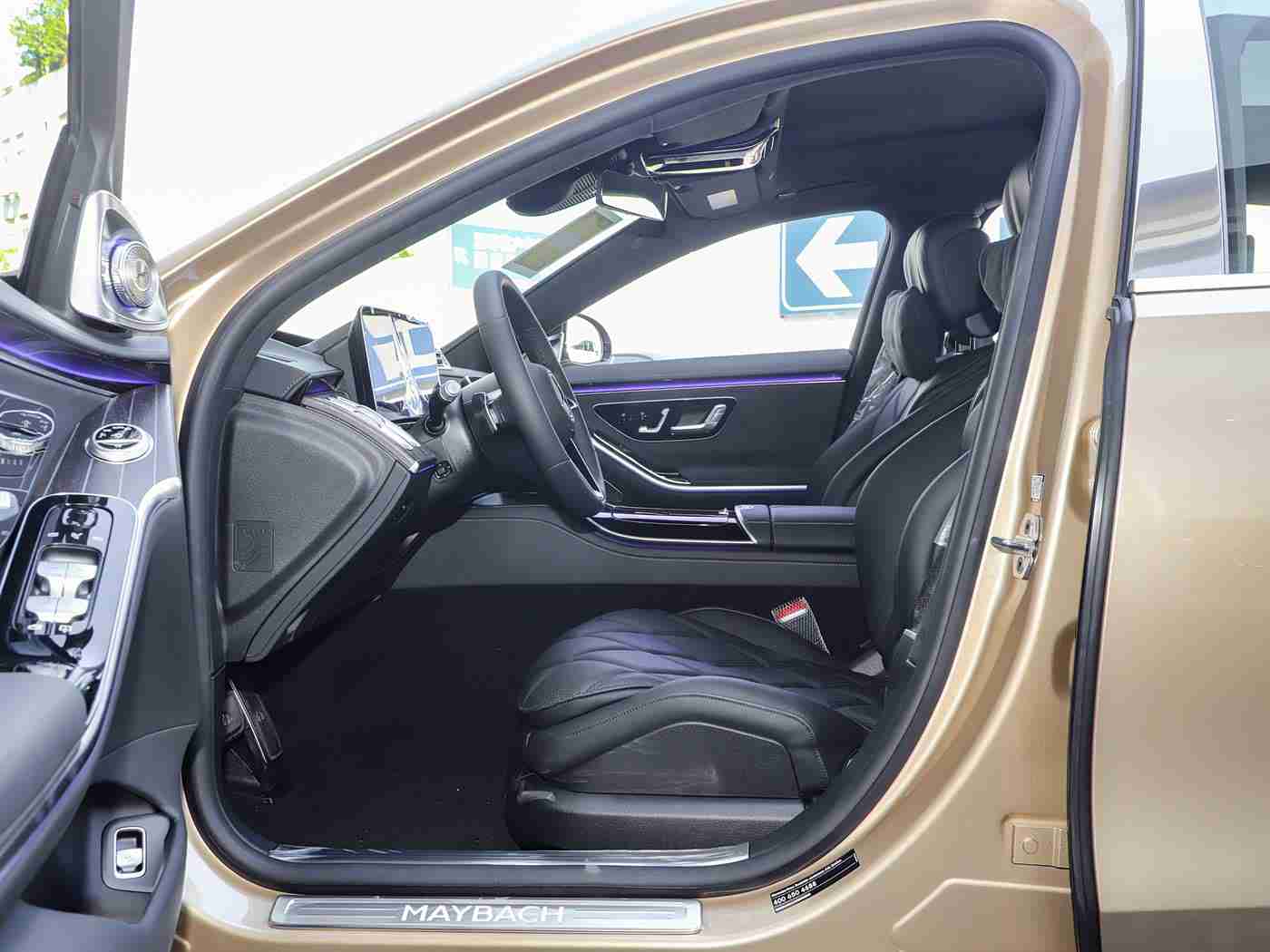 两个人看的www,科技领航，时尚驱动——潮流先锋新车型震撼登场-1