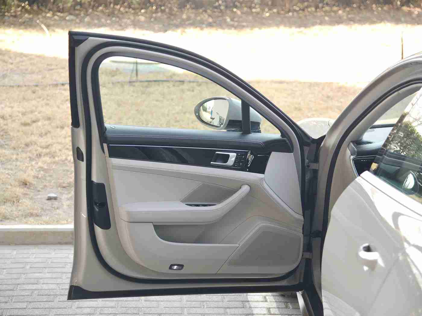 张柏芝殖器全照,“豪华新车亮相引关注，张柏芝风波热议隐私保护问题”-4