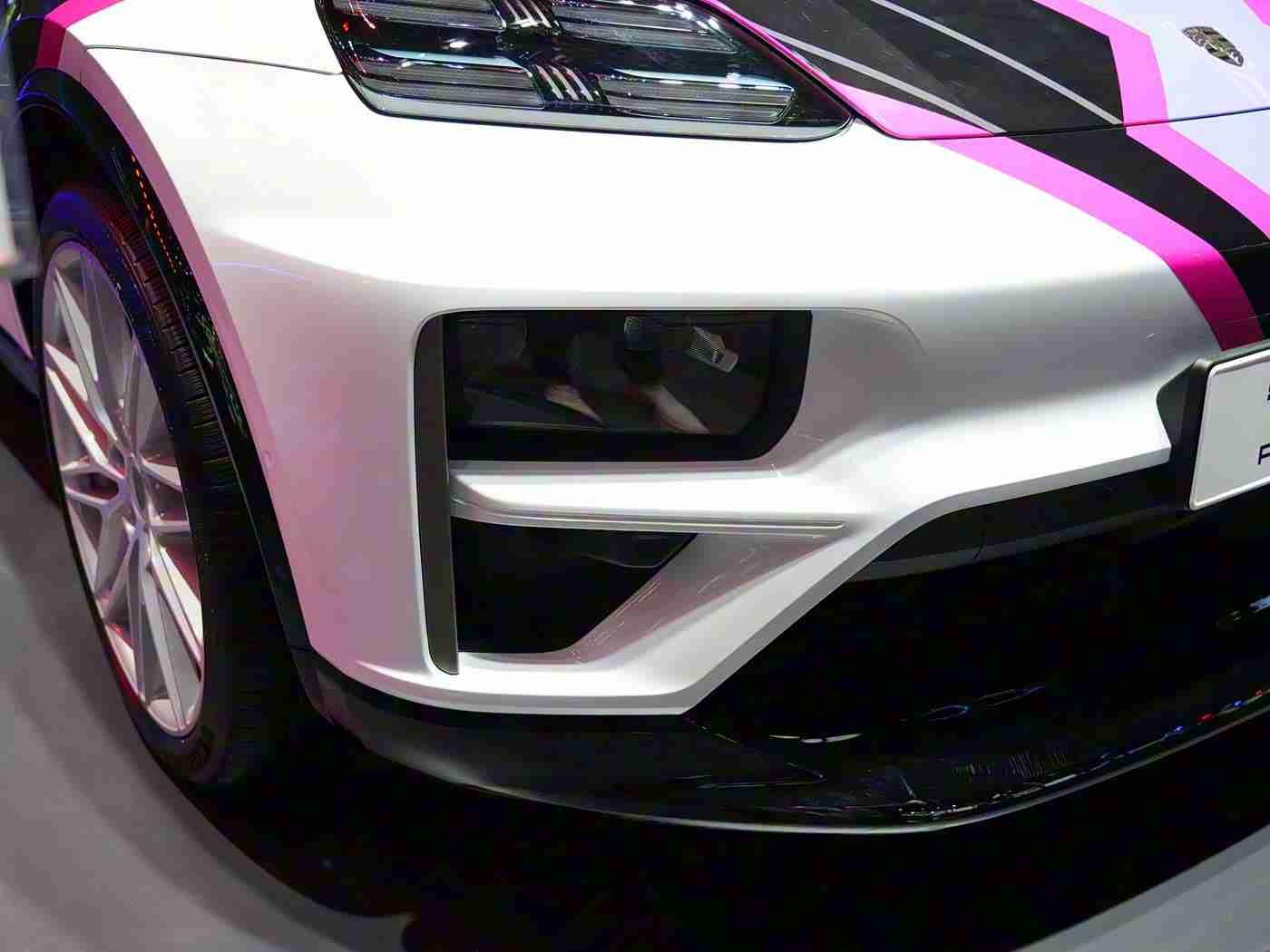 国产性爱AV,国产汽车创新崛起，以实力与魅力征服市场，未来前景无限广阔-3