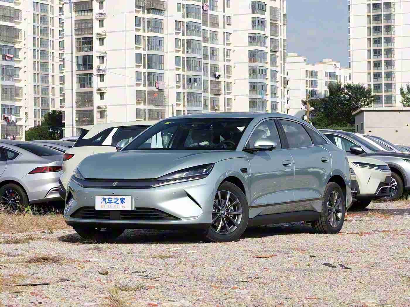 中国少妇XXX,豪华轿车新潮流：中国女神驾驭XXX，引领时尚驾驶体验-2