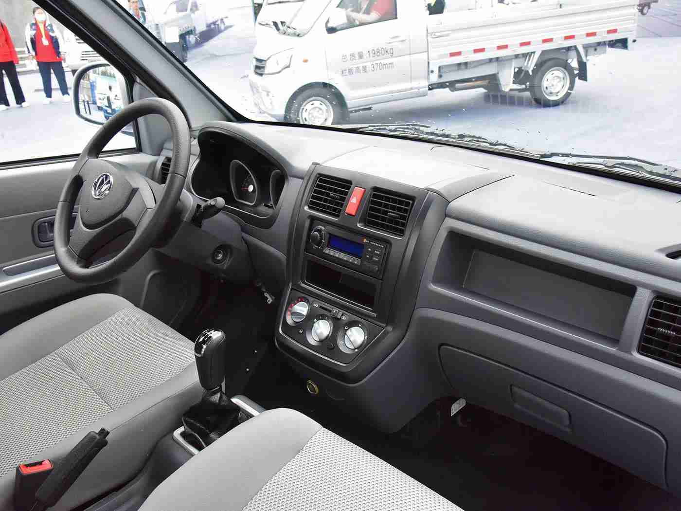 ,驾驭未来,尽享科技魅力——探秘新锐汽车新篇章-4