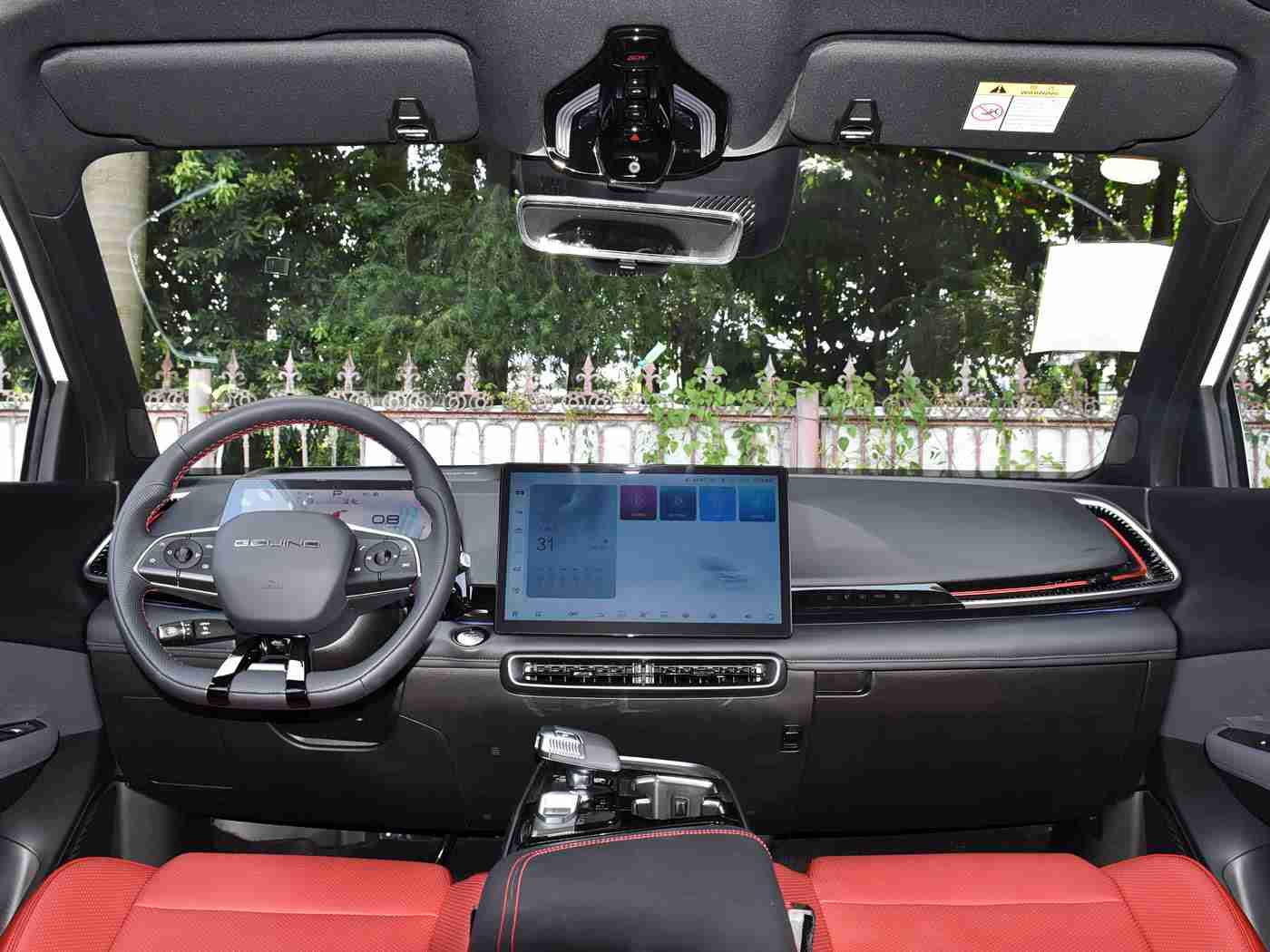 娇妻陪朋友拍婚纱照后续发展,人工智能赋能，概念车惊艳亮相：汽车行业新趋势引领未来出行-1