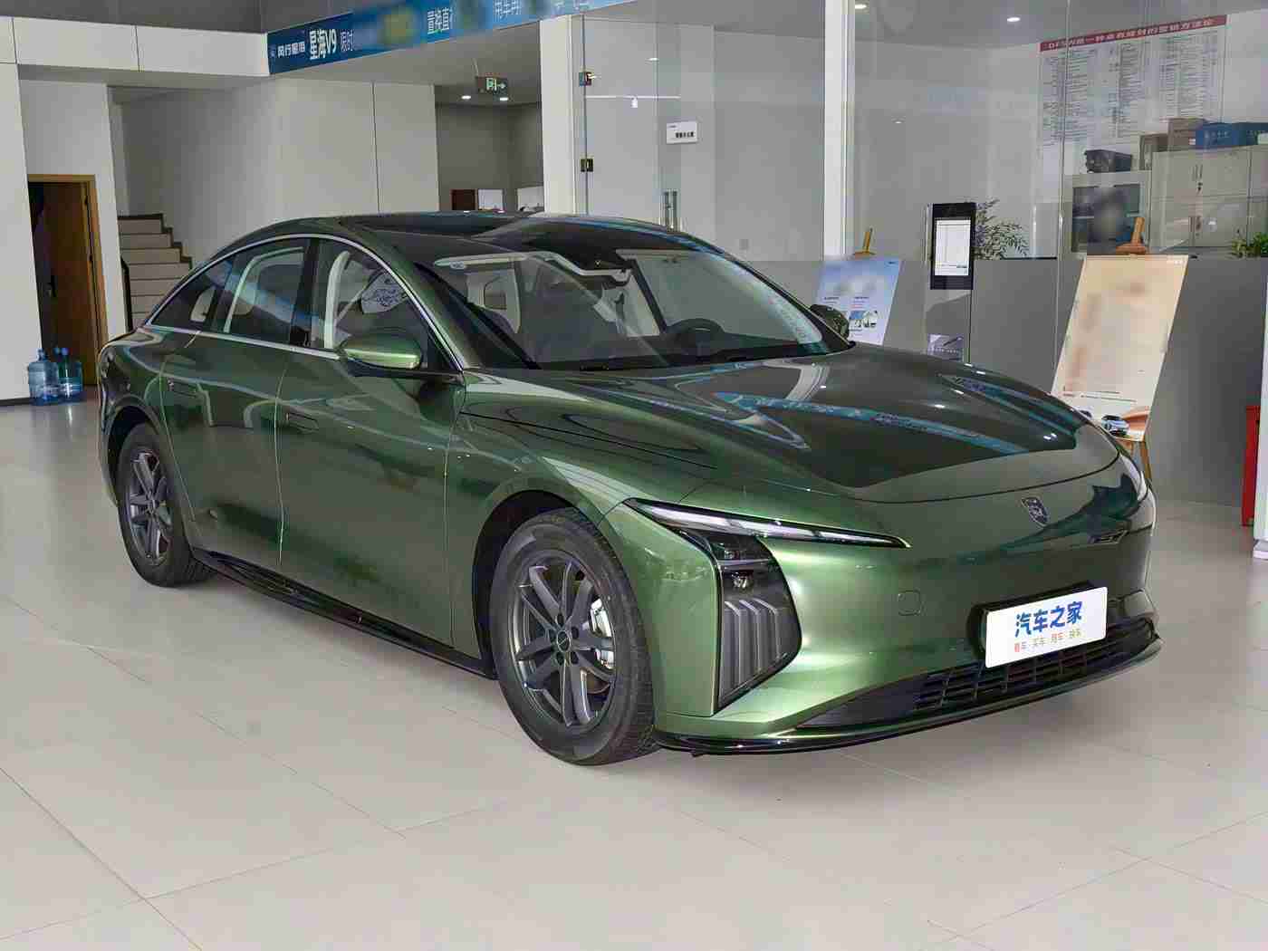 成人综合AV,新能源汽车领航者:环保智能新车型惊艳亮相,引领未来出行潮流-3