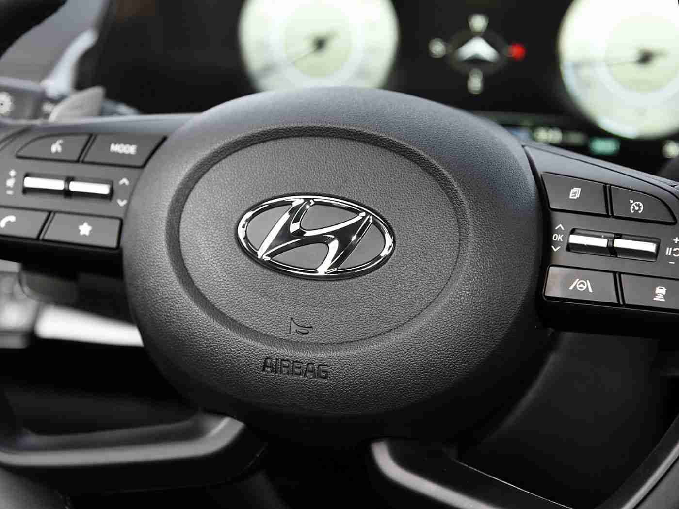 黄色应用下载3.0.3,科技赋能，车生活焕新——汽车资讯管家，驾驶无忧新体验-3