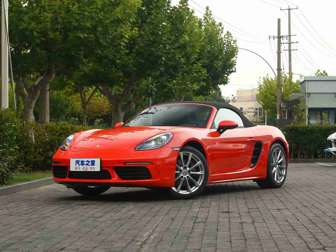 18摸app,汽车生活新变革：一站式服务应用“18摸”引领行业潮流-1