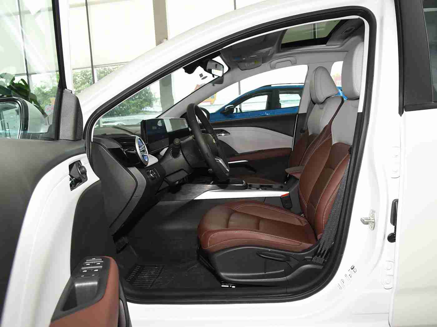 404黄片,“激情驾驭,安全先行:全新高性能车型上市,共筑无“404”驾驶新篇章”-3