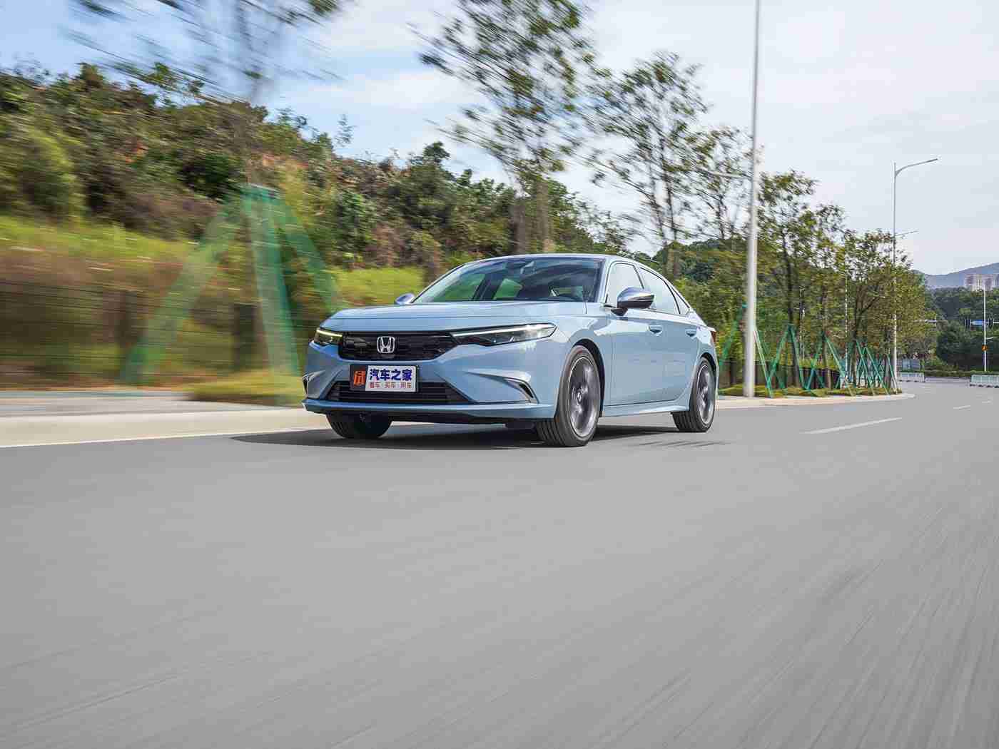 男生捅女生的软件,科技与安全同行：汽车智能系统漏洞引发关注，警示交通安全新挑战-1