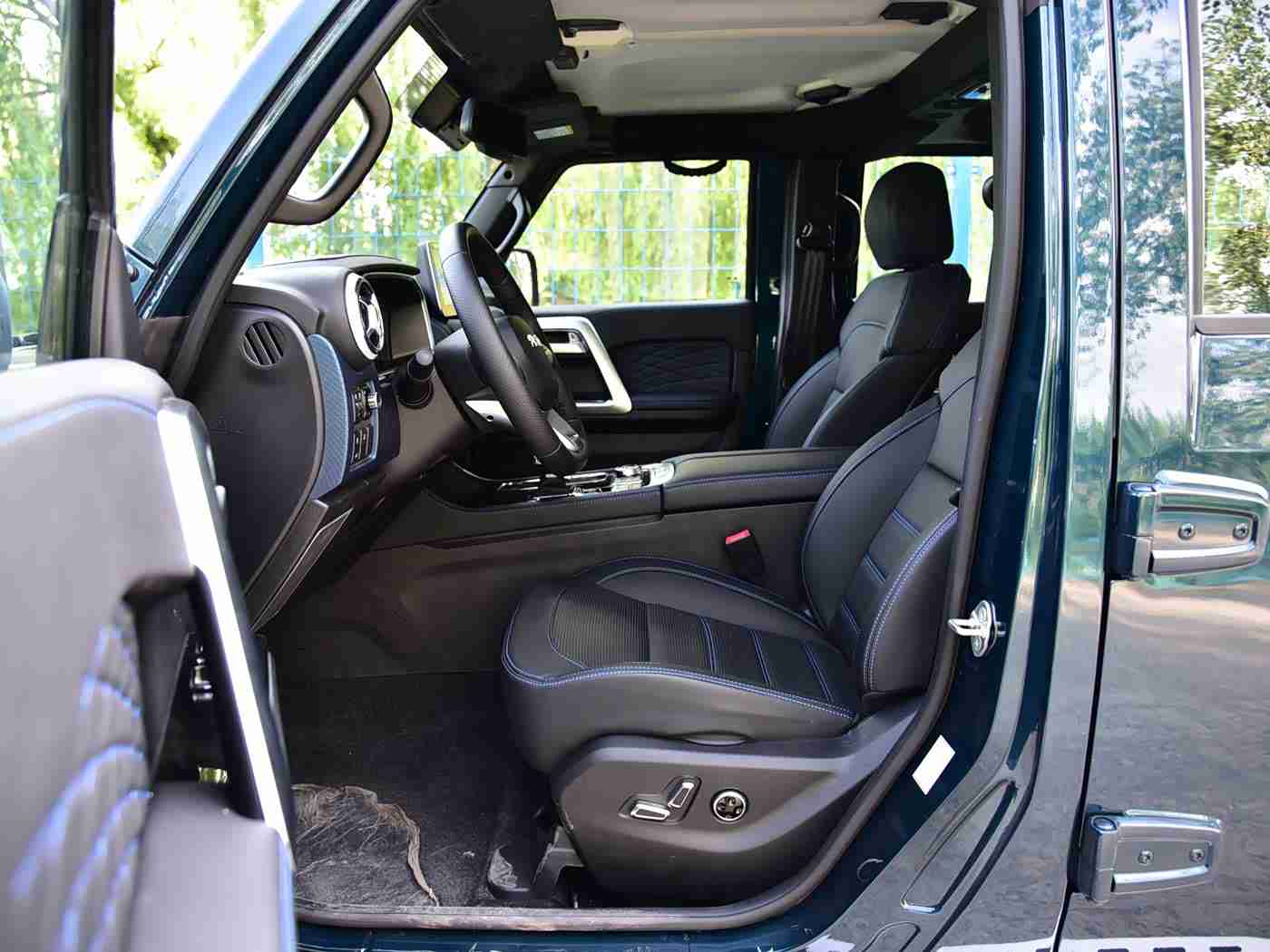 国精产品一区一区三区mba·,国精高端SUV崛起,动力强劲、内饰豪华、智能安全,引领市场新潮流-2