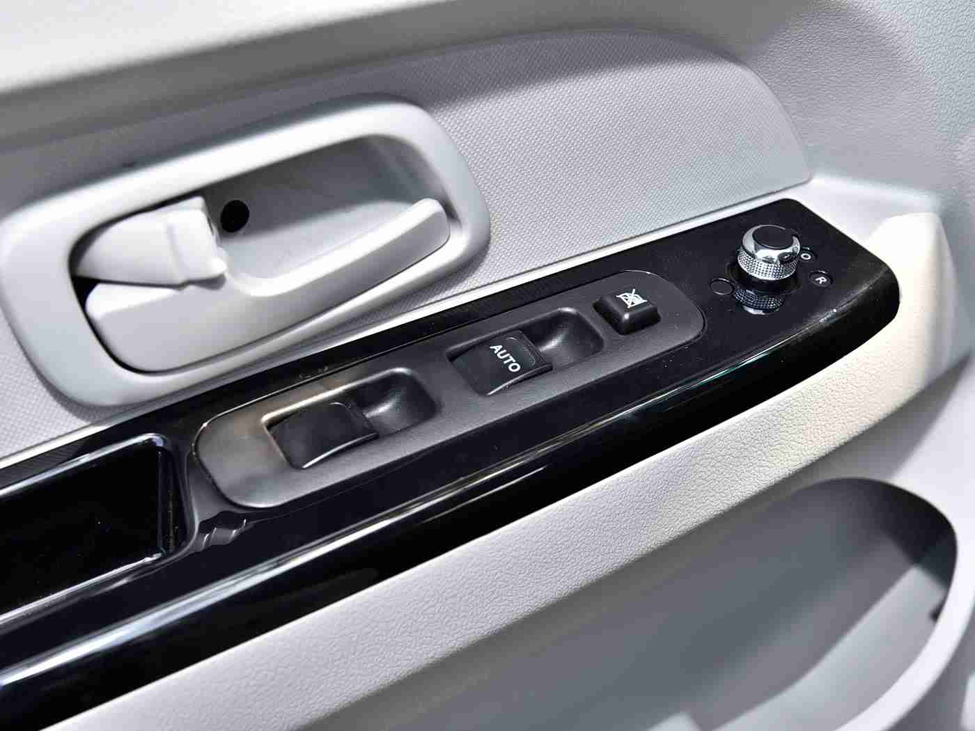 黄色软件下载3.0.3免费,全新智能升级，汽车软件3.0.3免费上线，引领驾驶体验新篇章-2