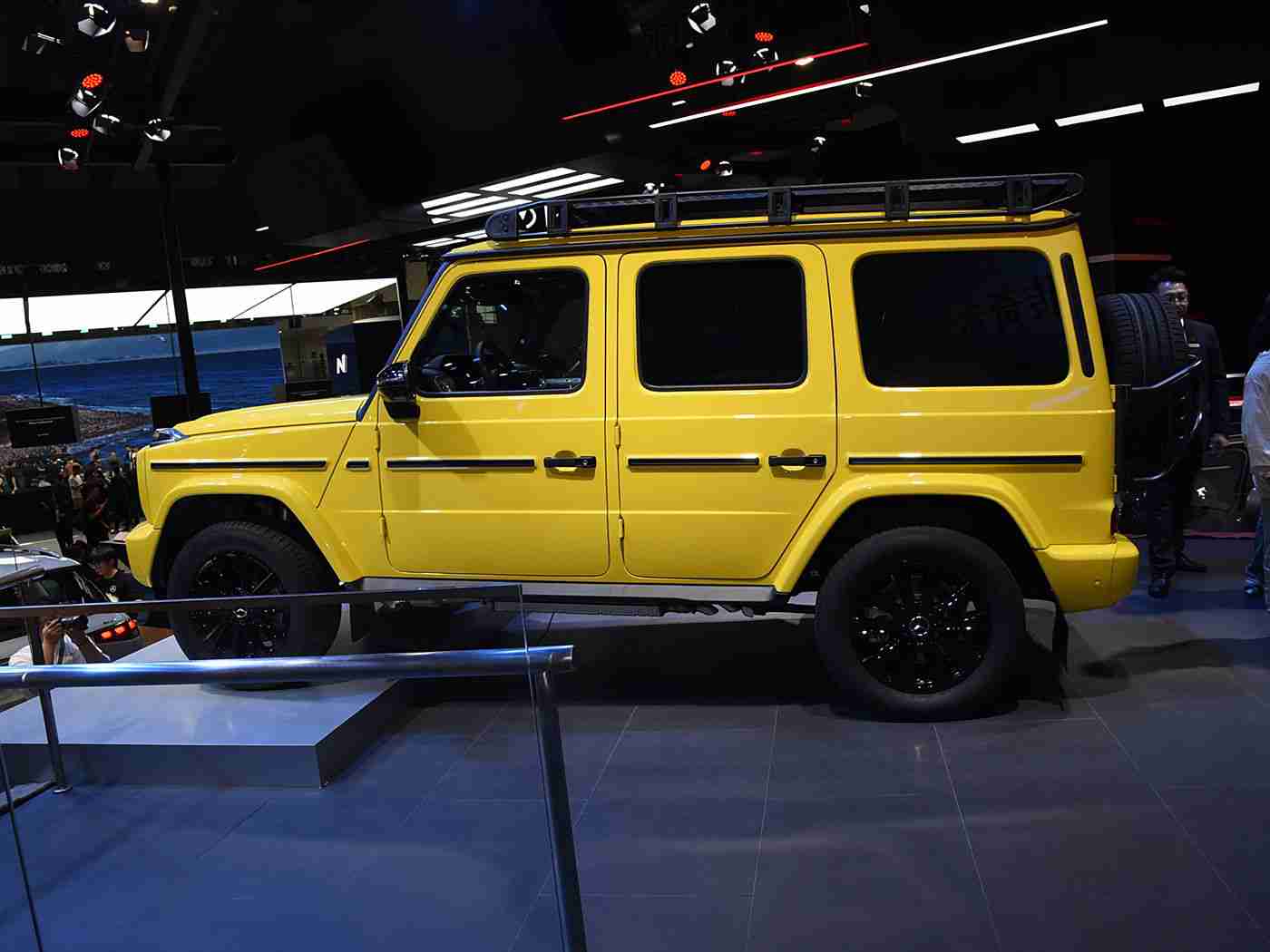 色多多成人,科技潮涌，驾驭未来，智能出行新风尚-1