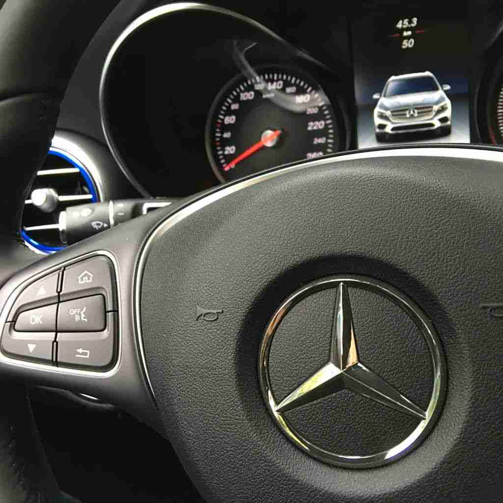 草莓视频下载站长统计,科技赋能，新能源汽车与智能化驱动汽车行业焕新之旅-1