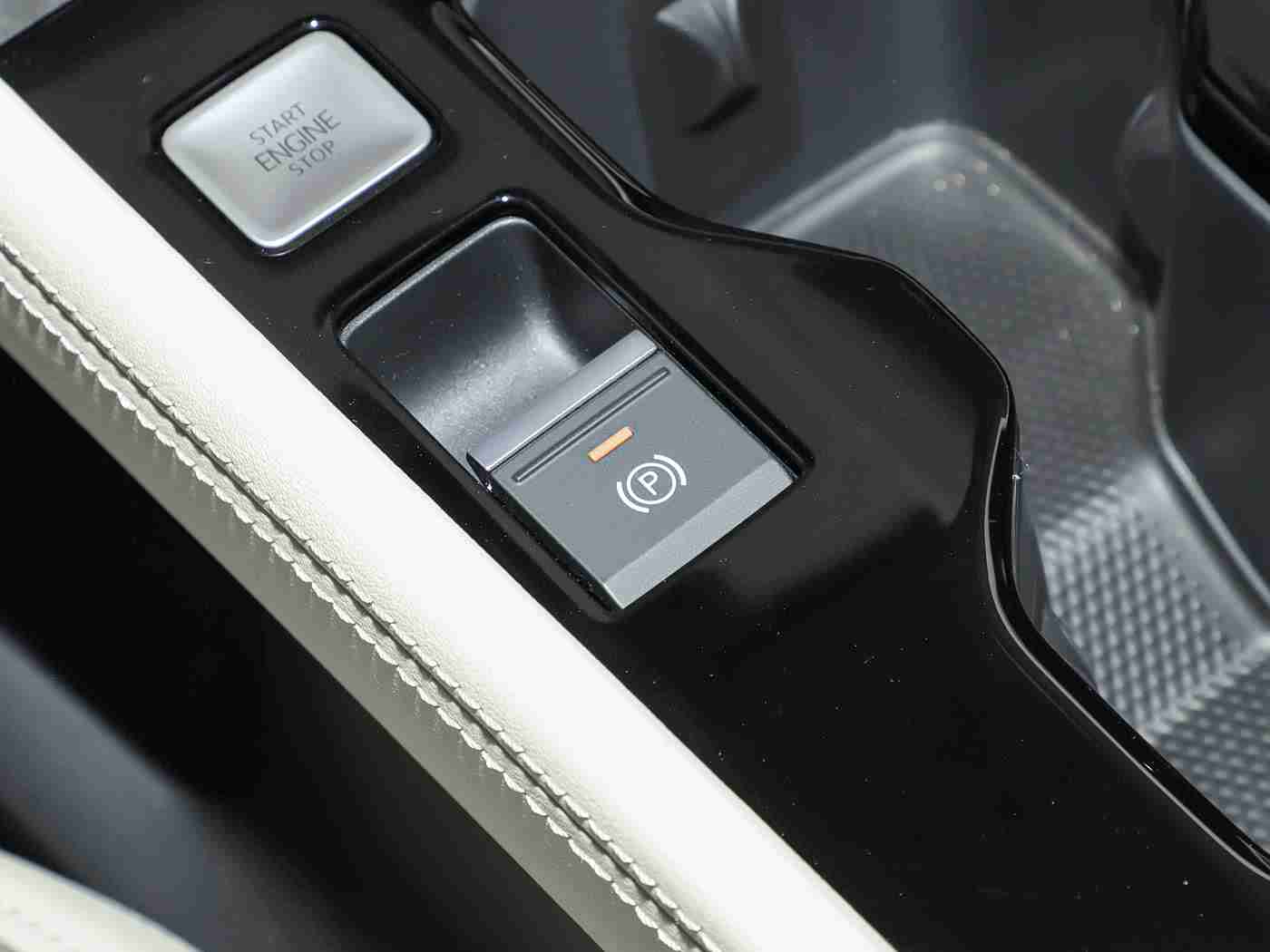 成人火影18+变态版,“极致动力,潮流设计,智能科技:全新高性能跑车震撼来袭,速度与激情的完美结合”-3